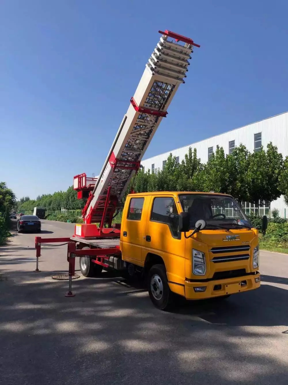 武穴附近的云梯车出租服务：轻松解决高空作业需求