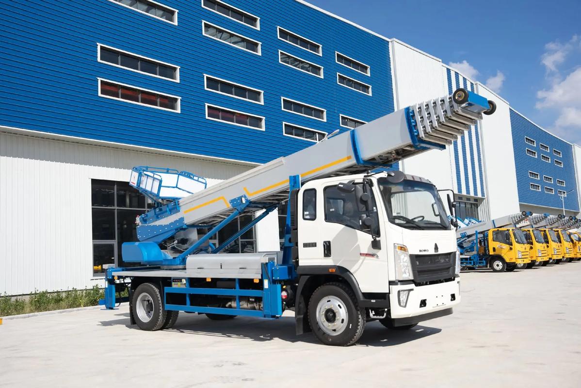 武穴出租云梯车高空作业车 建筑垃圾搬运